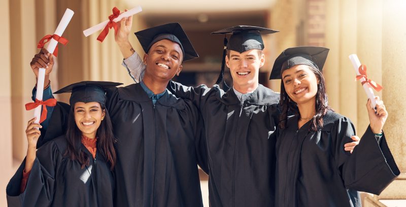 Jovenes graduados